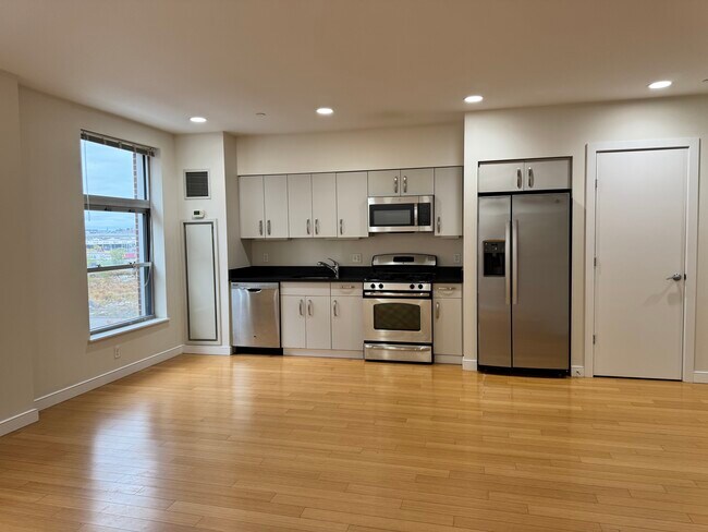 Foto del edificio - 595 Albany St