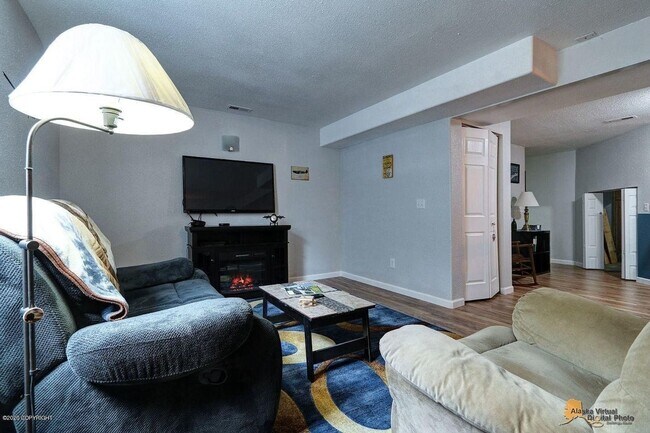 Foto del edificio - Spacious Townhouse, just five minutes from...