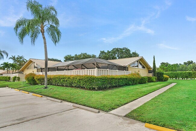 Foto del edificio - 5805 Golden Eagle Cir