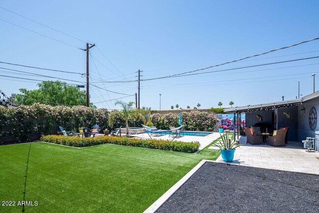 Building Photo - 1801 E Meadowbrook Ave
