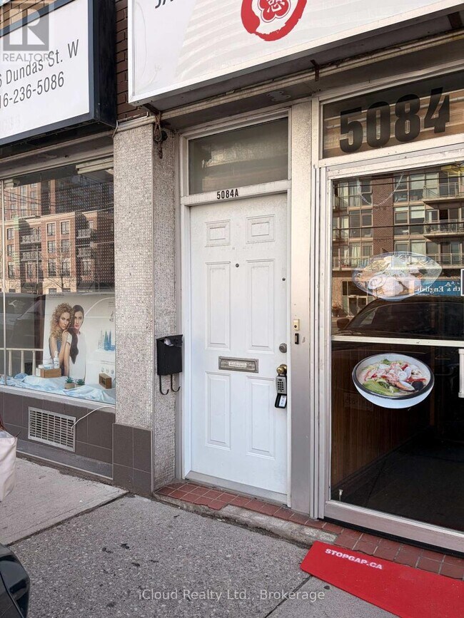 Photo du bâtiment - 5084 Dundas St W
