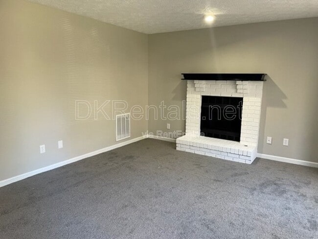 Building Photo - 1092 Dassow Ct