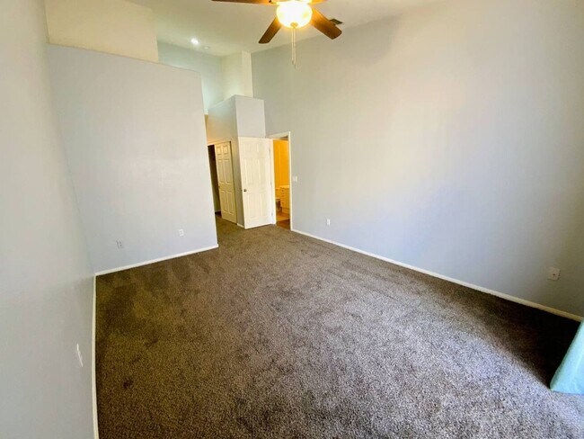 Building Photo - COZY 2 BEDROOM/ 2 BATHROOM HOME IN GATED C...