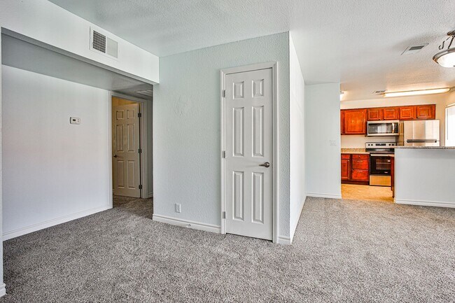 Foto del edificio - 2 bedrooms / 2 bathrooms $1,280.00