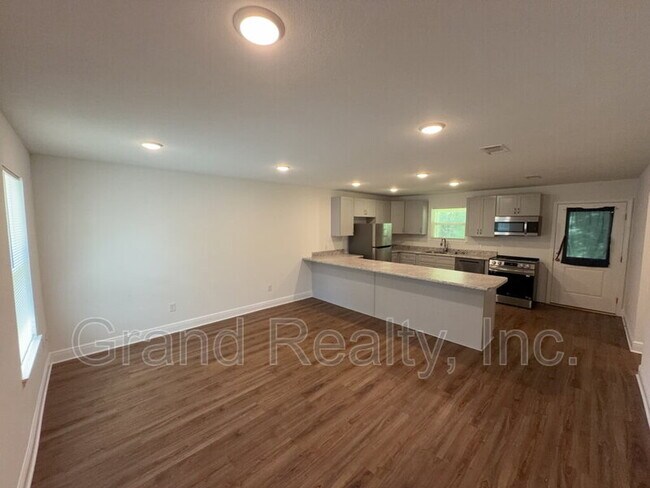 Foto del edificio - 5098 Bruner St