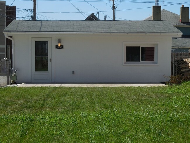 Building Photo - 1159 Say Ave