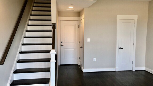 Building Photo - 22939 Sullivans Cove Sq