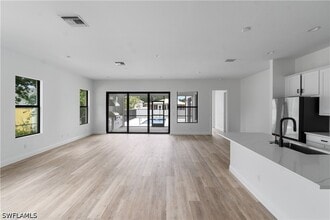 Building Photo - 837 91st Ave N