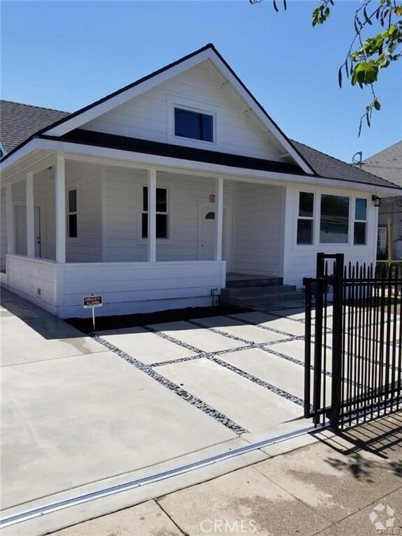 Building Photo - 418 Camulos St