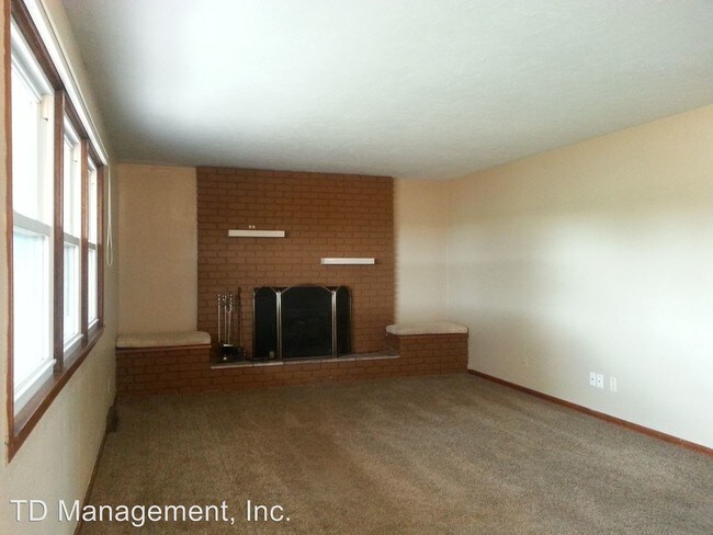 Building Photo - 362 N Nicholas Rd
