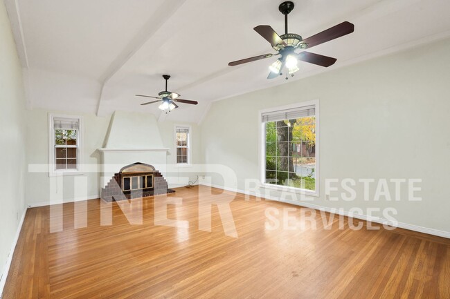 Photo - 801 46th St House