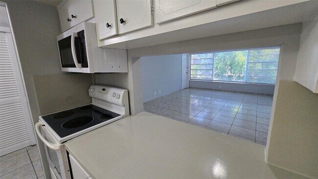 Foto del edificio - 16800 NE 15th Ave