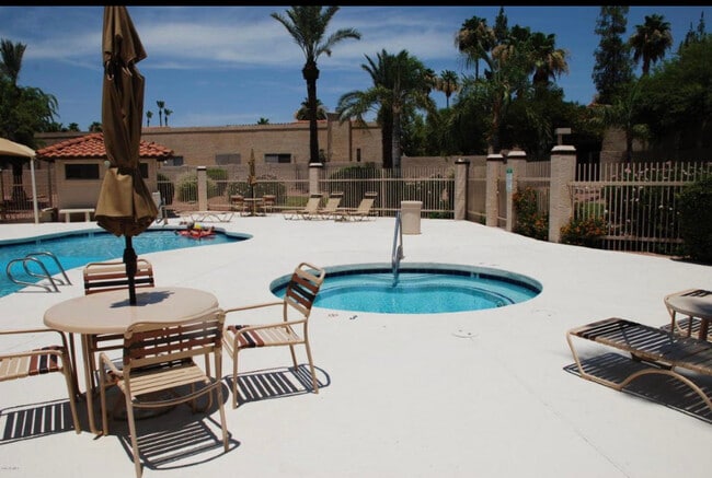 Building Photo - 10929 E Yucca St