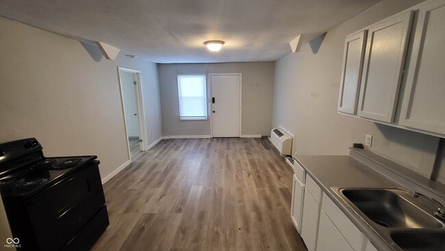 Foto del edificio - 336 W 6th St