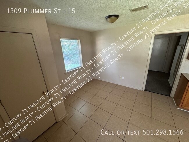 Building Photo - 1309 Plummer St