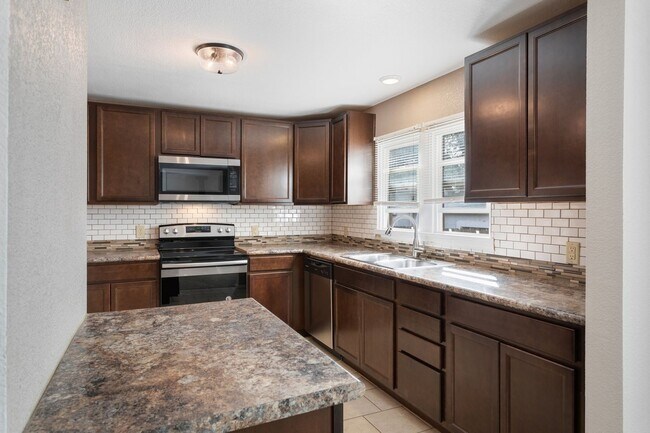 Foto del edificio - Fantastic Downtown Home! Near Olympic Trai...