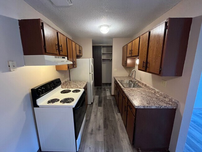 Building Photo - 6001-6023 E Viking Blvd