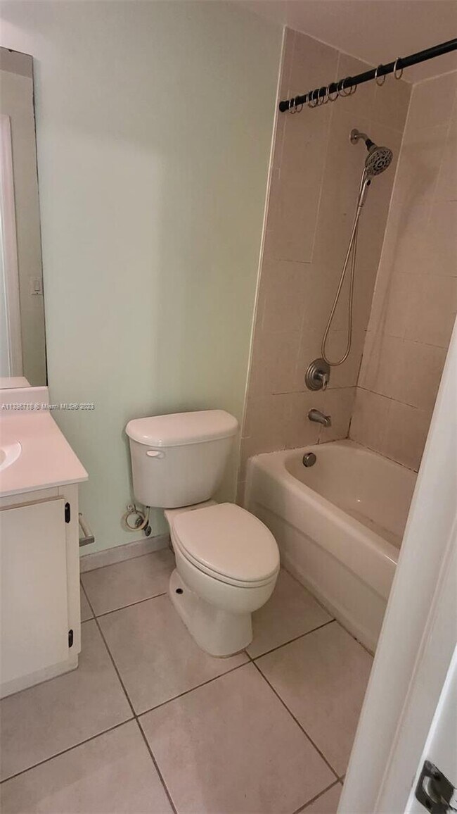Foto del edificio - 7300 NW 114th Ave