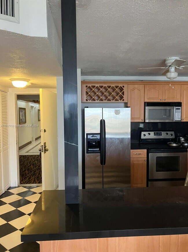 Foto del edificio - 18151 NE 31st Ct