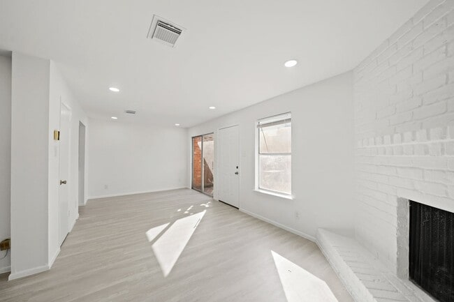 Photo - 7949 Ellinger Ln House