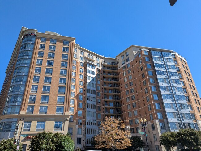 Foto del edificio - 555 Massachusetts Ave NW