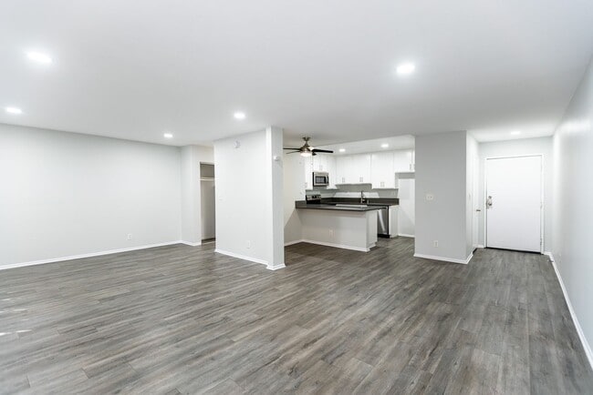 Interior Photo - 2039 N Las Palmas Ave
