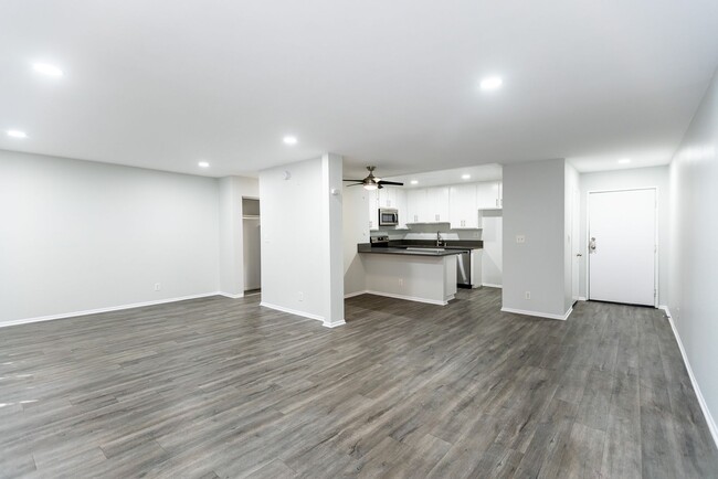 Interior Photo - 2039 North Las Palmas Ave