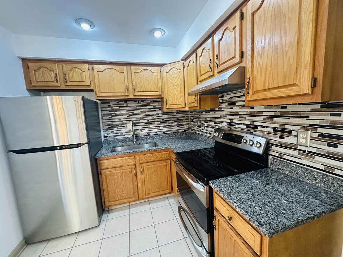 Building Photo - 3451 Broadway