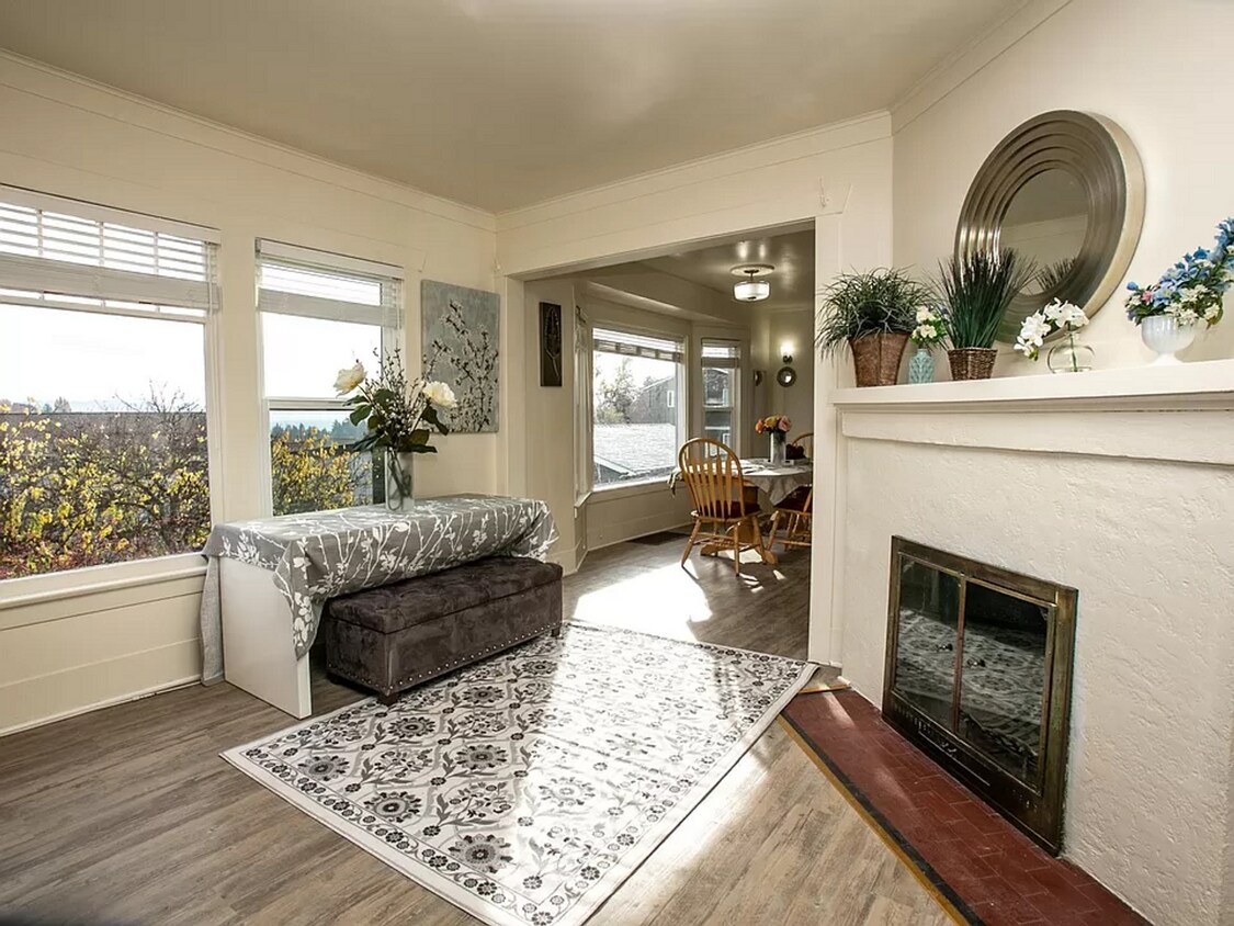 Primary Photo - Great Home for rent