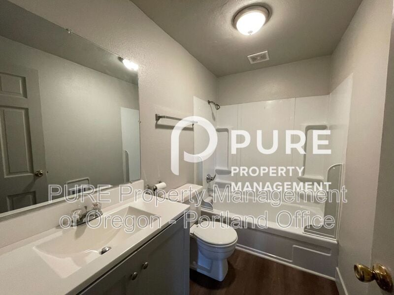 Primary Photo - 18411 E Burnside St