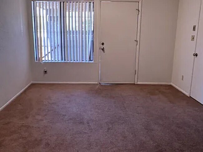 Foto del edificio - 1905 E University Dr