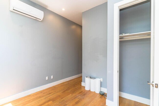 Foto del edificio - 994 Broadway