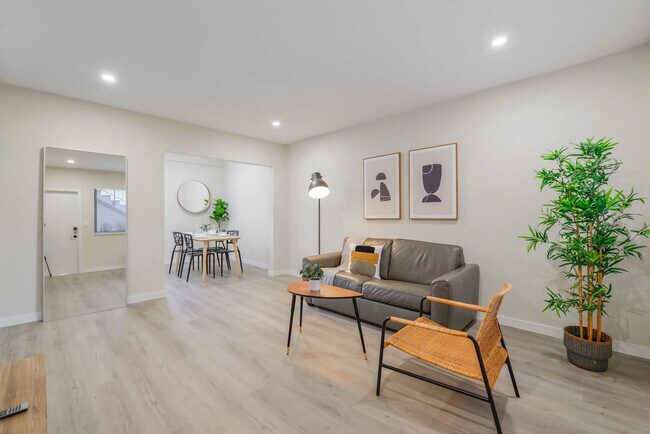 Building Photo - 700 SW 11th Ave