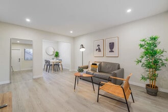 Building Photo - 700 SW 11th Ave