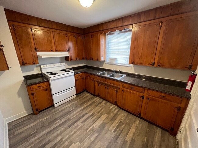 Building Photo - 128 Scruggs Ave