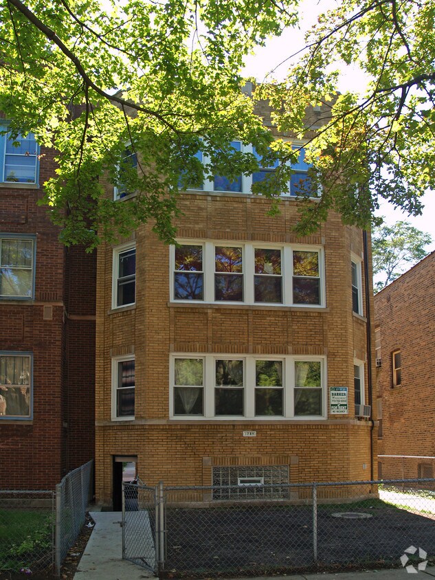 Foto del edificio - 1755 W Albion Ave