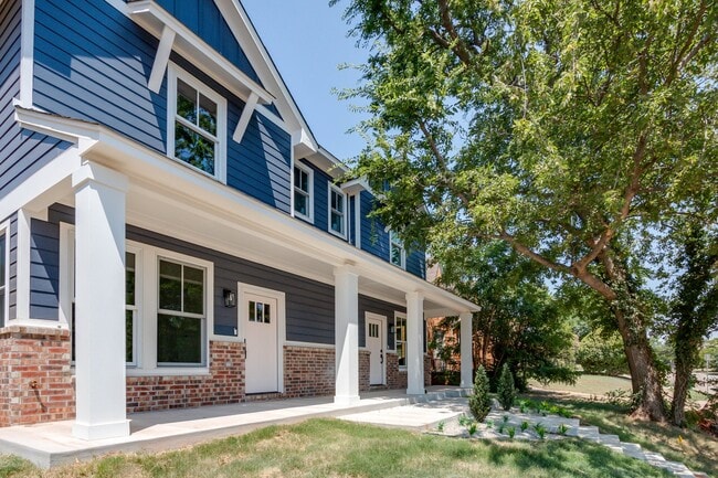 Photo - 2601 N Dewey Ave Townhome