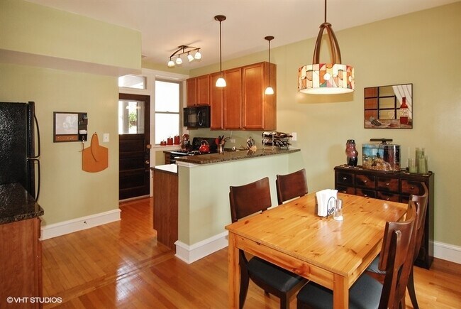 Foto del edificio - 227 N Oak Park Ave