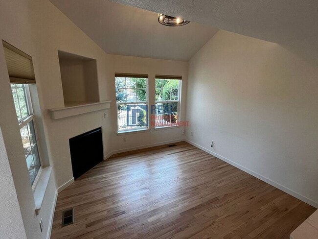 Building Photo - 737 Snowberry St