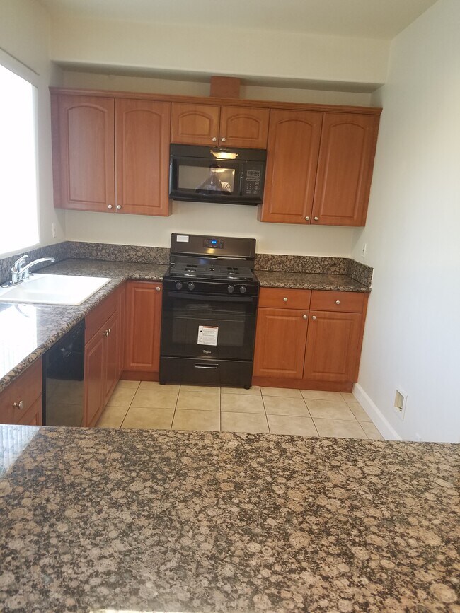 Building Photo - 14925 Valleyheart Dr