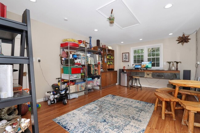 Foto del edificio - Beautiful Waterview Home on Chesapeake Ave...