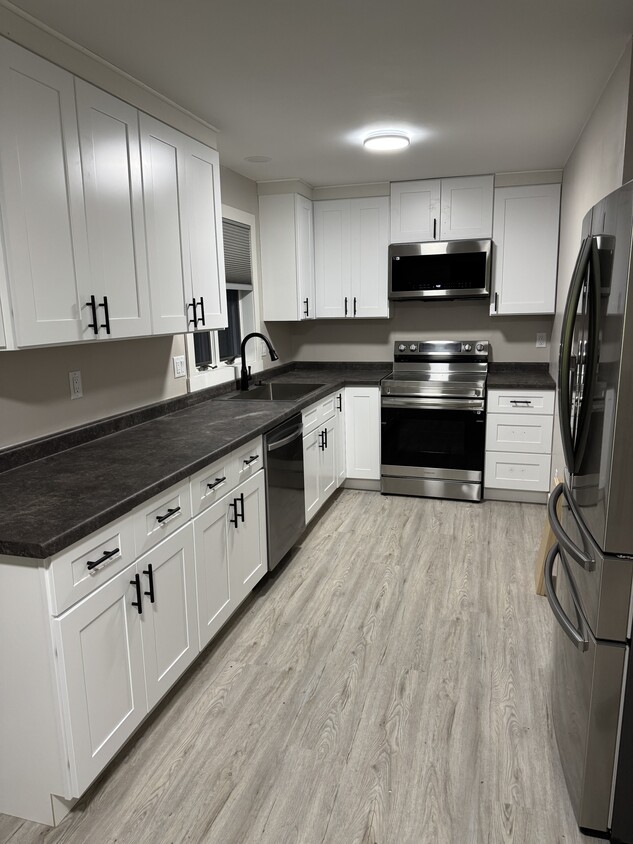 Foto principal - 2740 W Glenpark Dr