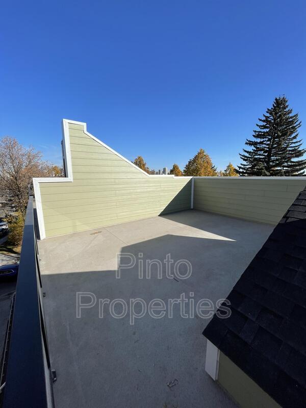 Building Photo - 8717-8110 110 St NW