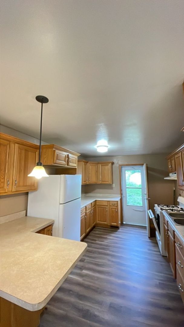 Building Photo - Renovated 2-bedroom, 1-bath single family ...