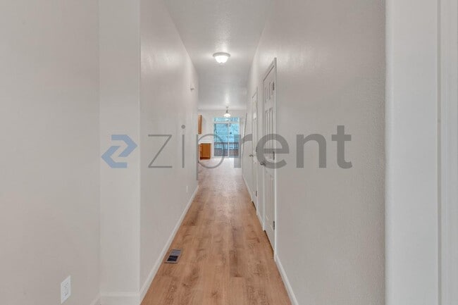 Building Photo - Unit