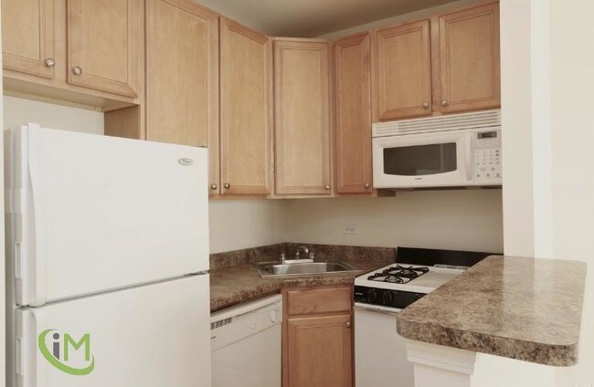 Building Photo - 4556 N Wolcott Ave