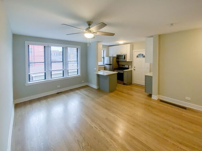 Building Photo - 3620 N Marshfield Ave