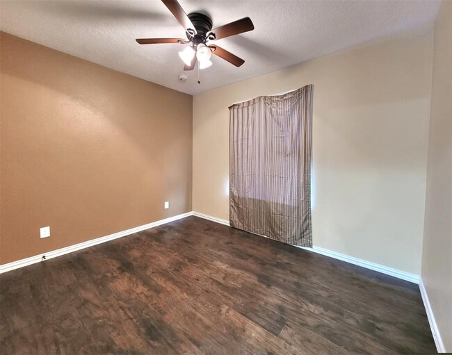 Foto del edificio - 1604 Scroggins Ln