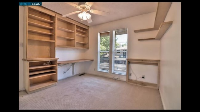 Building Photo - Townhouse available