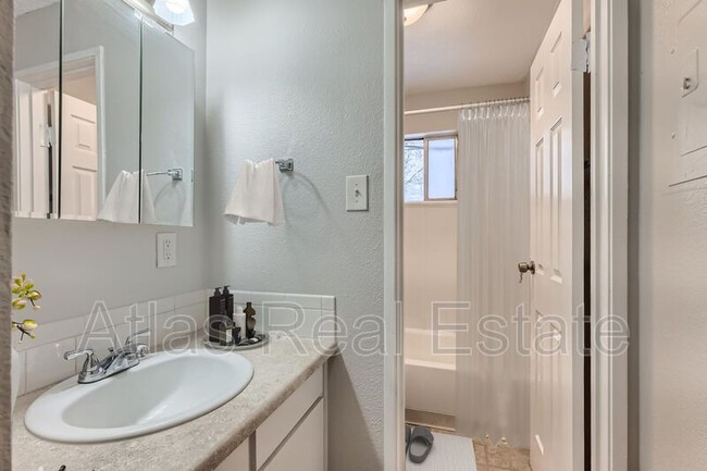 Building Photo - 4510 W St Clair Pl